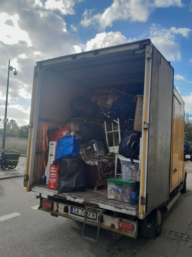 przeprowadzki, przeprowadzka, mieszkania, mieszkań, biura, dla firm, opróżnianie piwnic, utylizacja, opróżnianie mieszkań, strychów, garaży, magazynów, transport mebli, AGD, RTV, przewóz rzeczy, kartonów, łóżka, lodówki, pralki, okien, gabarytów, materacy