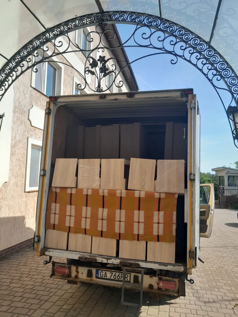 przeprowadzki, przeprowadzka, mieszkania, mieszkań, biura, dla firm, opróżnianie piwnic, utylizacja, opróżnianie mieszkań, strychów, garaży, magazynów, transport mebli, AGD, RTV, przewóz rzeczy, kartonów, łóżka, lodówki, pralki, okien, gabarytów, materacy