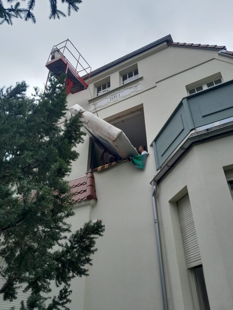 przeprowadzki, przeprowadzka, mieszkania, mieszkań, biura, dla firm, opróżnianie piwnic, utylizacja, opróżnianie mieszkań, strychów, garaży, magazynów, transport mebli, AGD, RTV, przewóz rzeczy, kartonów, łóżka, lodówki, pralki, okien, gabarytów, materacy
