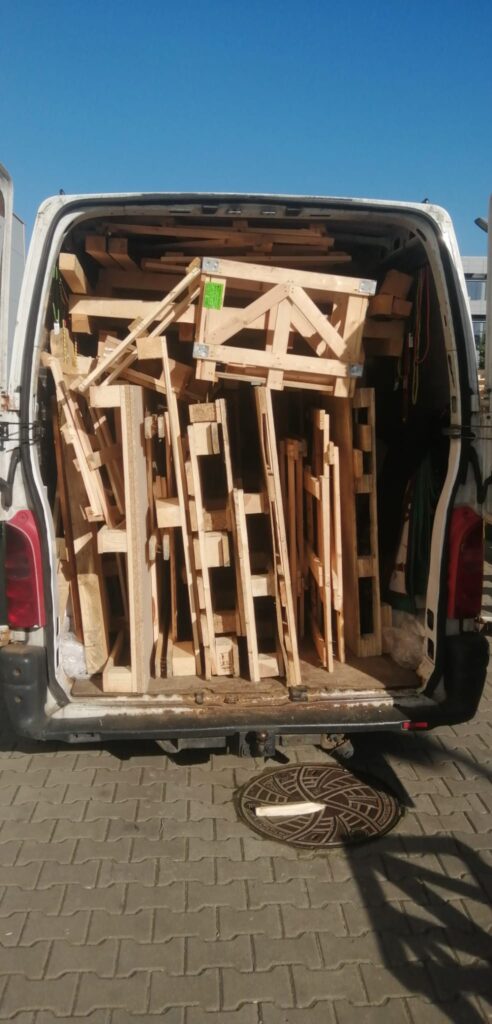 przeprowadzki, przeprowadzka, mieszkania, mieszkań, biura, dla firm, opróżnianie piwnic, utylizacja, opróżnianie mieszkań, strychów, garaży, magazynów, transport mebli, AGD, RTV, przewóz rzeczy, kartonów, łóżka, lodówki, pralki, okien, gabarytów, materacy
